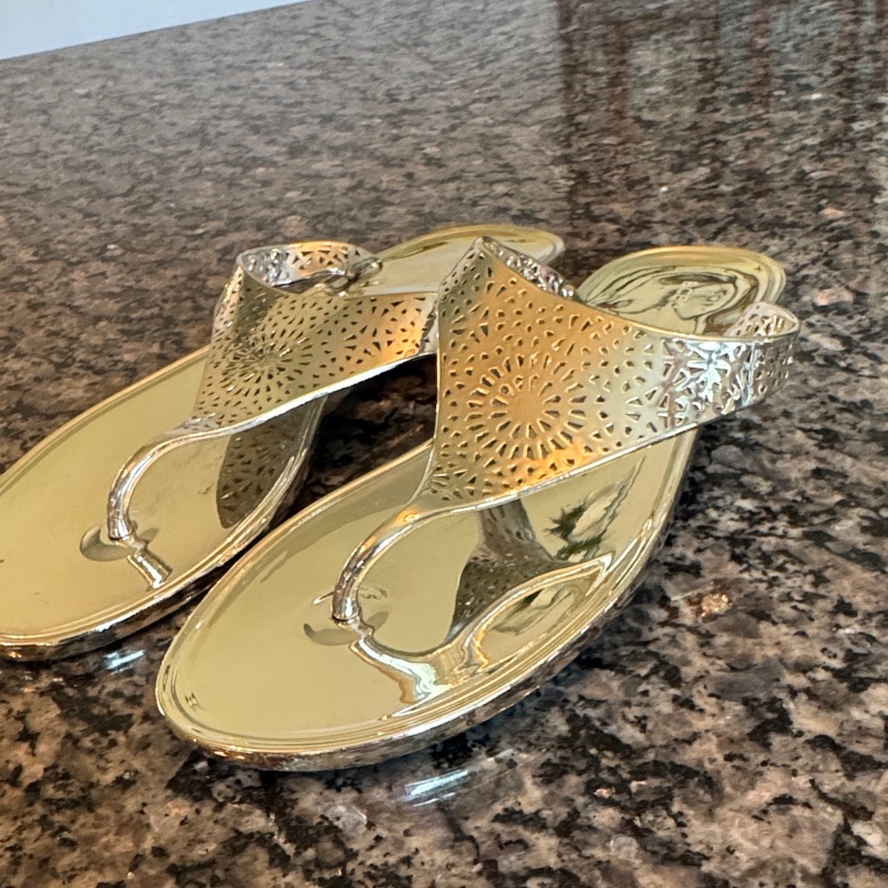 BCBGeneration Gold Cutout Sandals EUC 7 - Picture 6 of 10